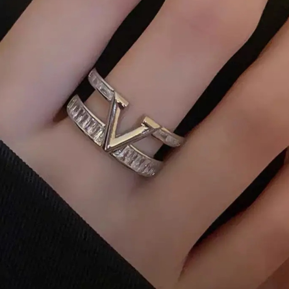 High Luxurious Adjustable Ring with V Design
